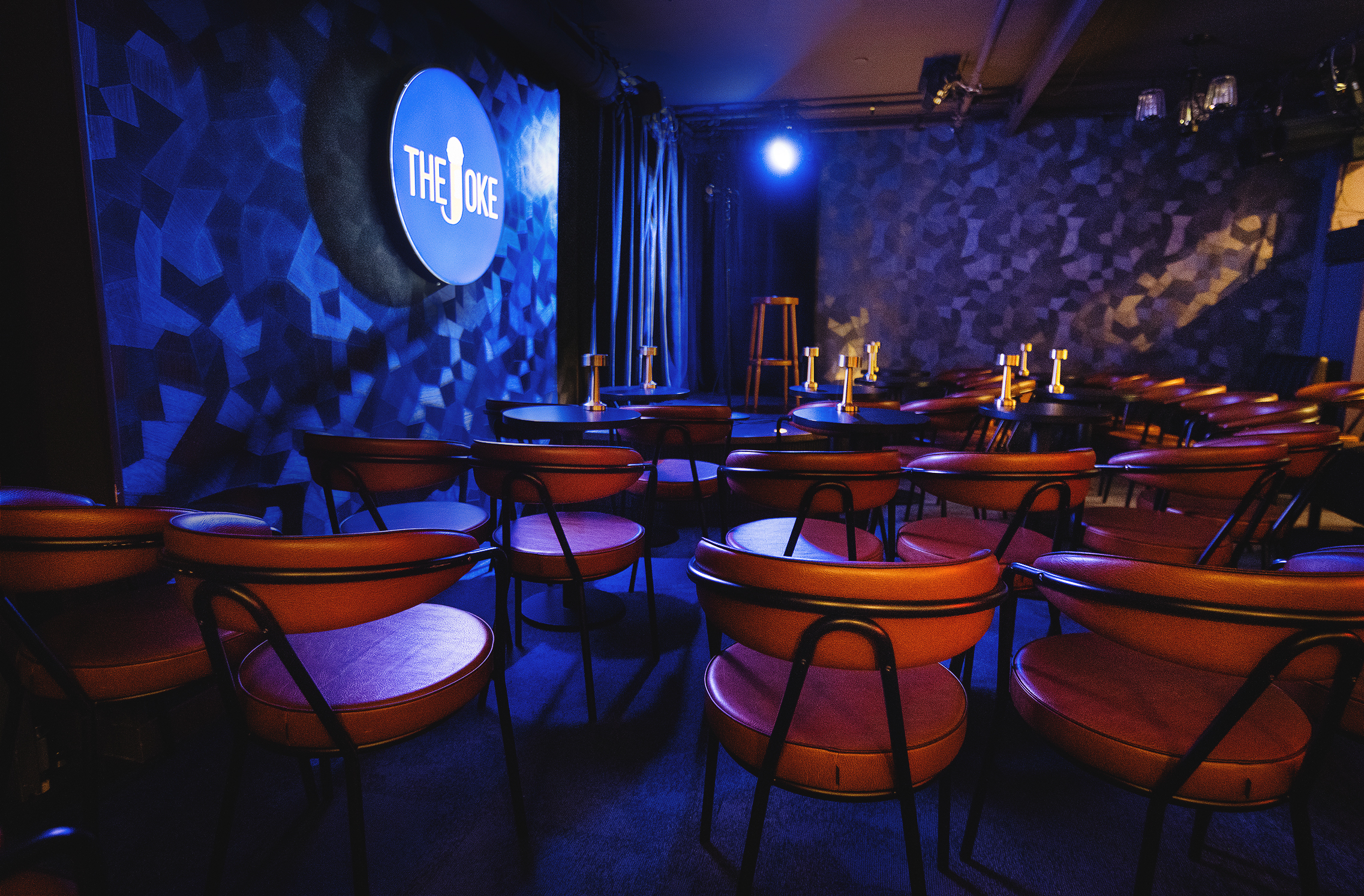 L'hôte·sse du QG, accueil au Joke Comedy Club
